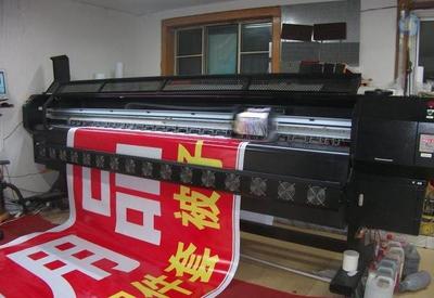 技術(shù)與色彩的交織 從平版到數(shù)字時(shí)代，數(shù)碼噴繪的發(fā)展與革新
